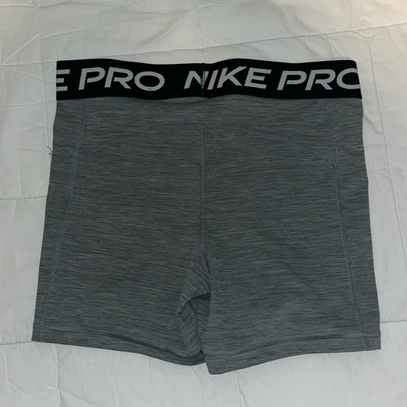 Grey Nike Pro shorts Size Large - Picture 2 of 2